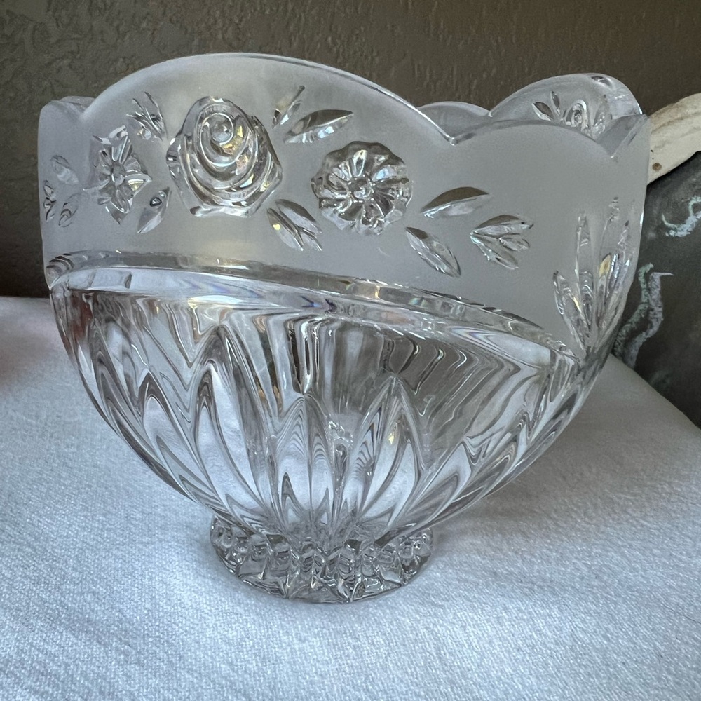 Oneida Southern Garden Crystal Potpourri/Candy Bowl, lead crystal - Picture 7 of 8